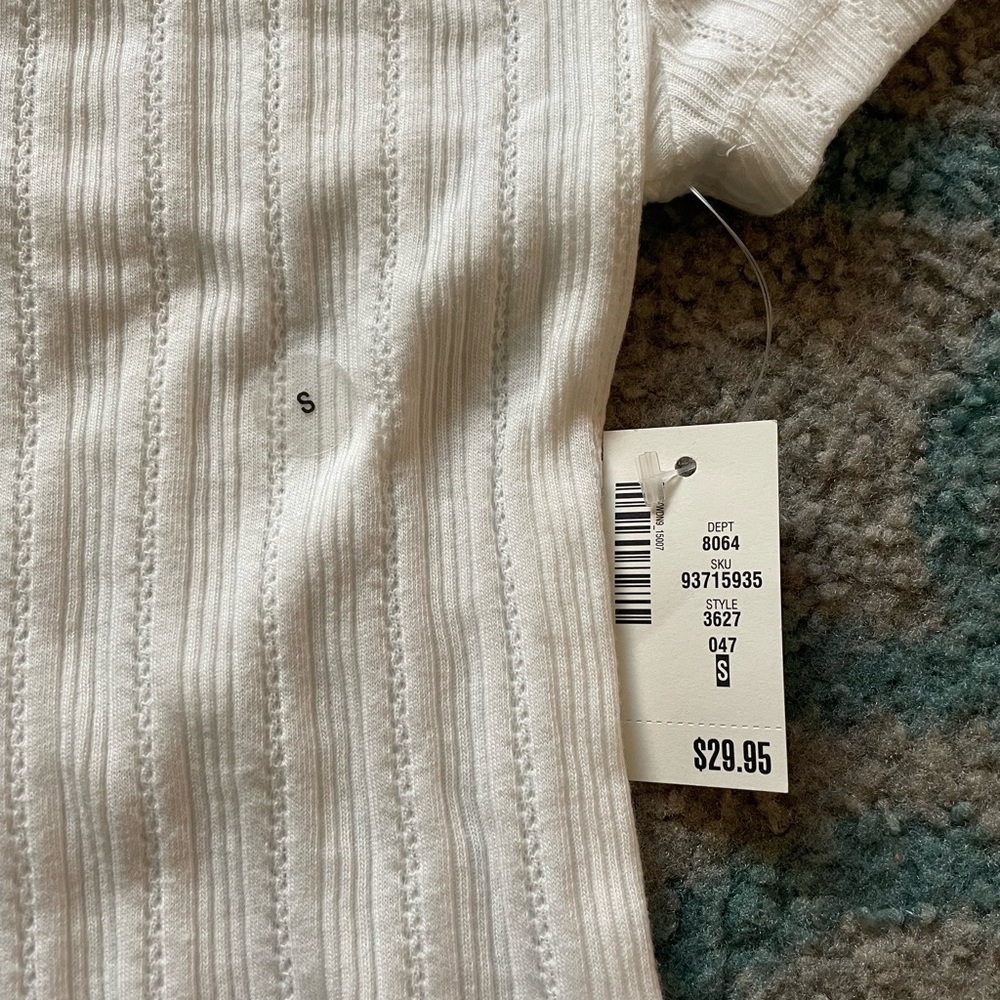 NWT! Ribbed crop top - Picture 3 of 6